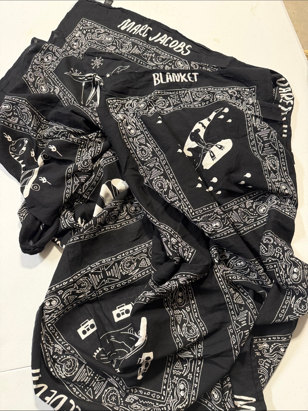 Marc Jacobs Black and White Bandana-Print Scarf Blanket Size 35/65